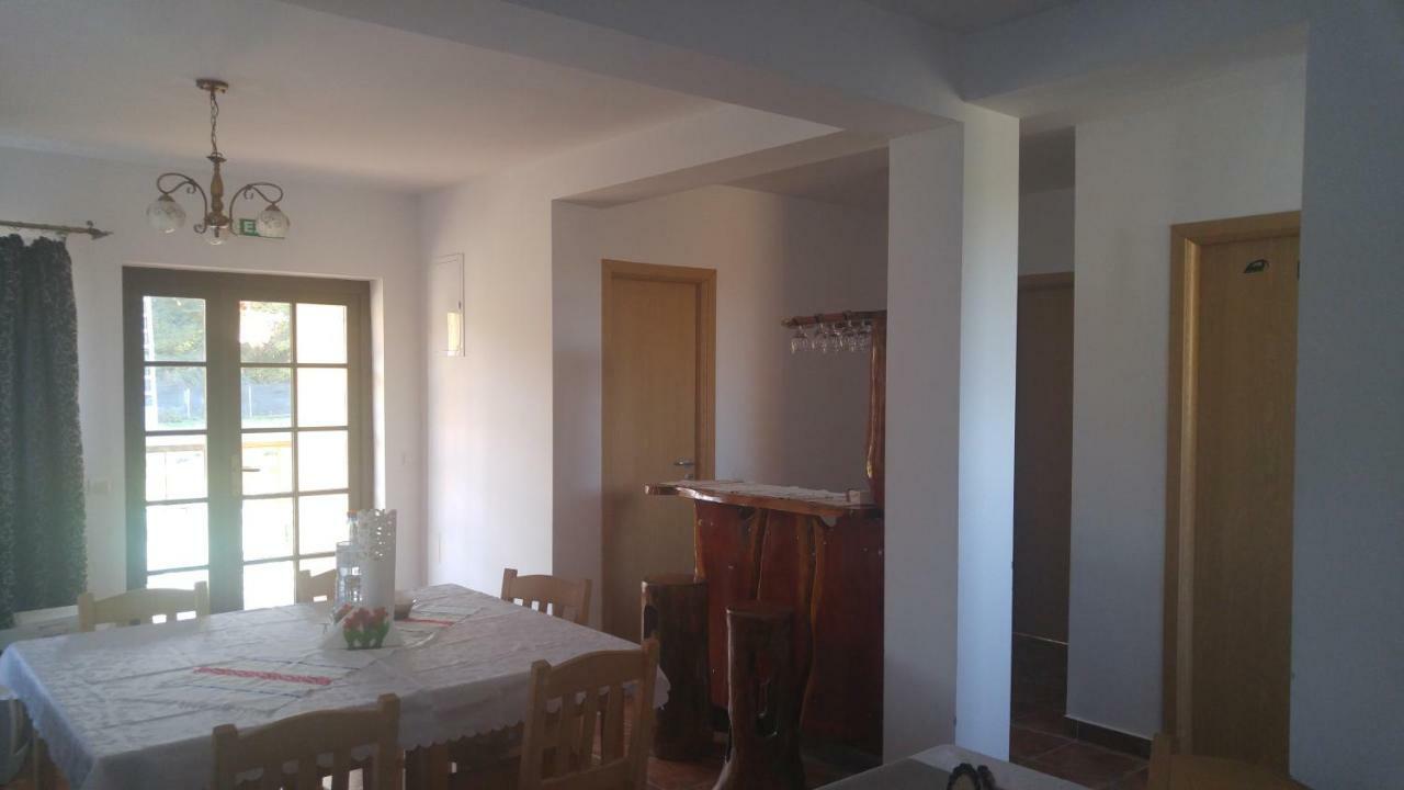 Pensiunea Casa Vanatorului Hotel Oteleni Bagian luar foto