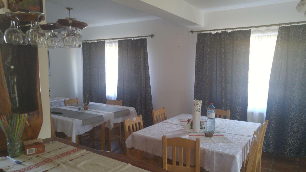 Pensiunea Casa Vanatorului Hotel Oteleni Bagian luar foto