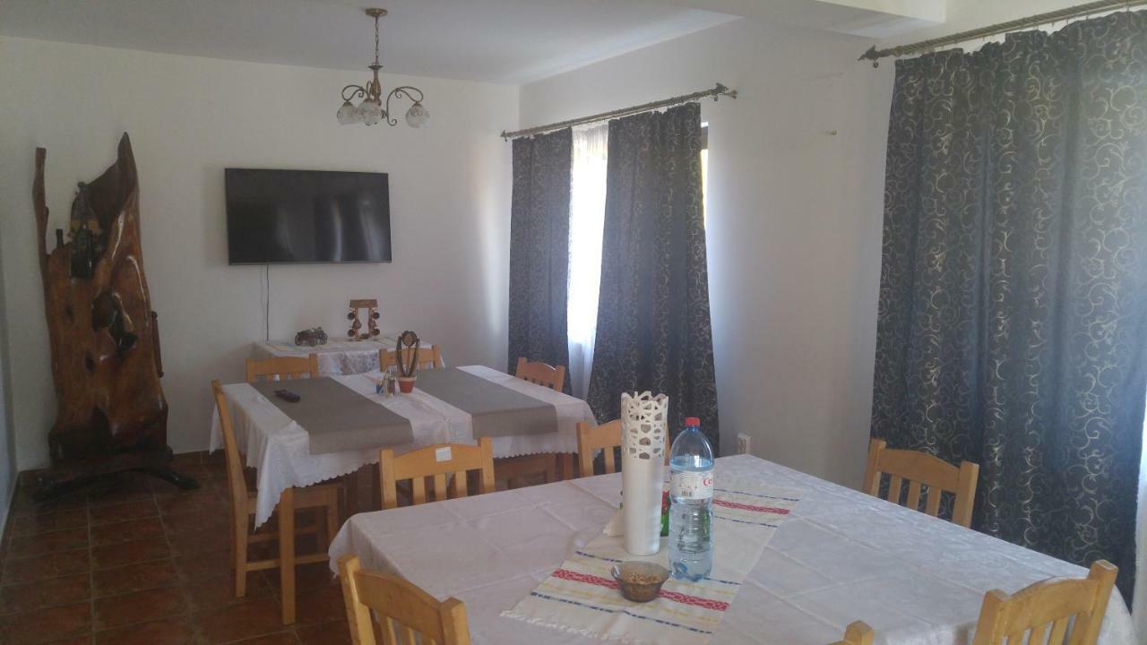 Pensiunea Casa Vanatorului Hotel Oteleni Bagian luar foto