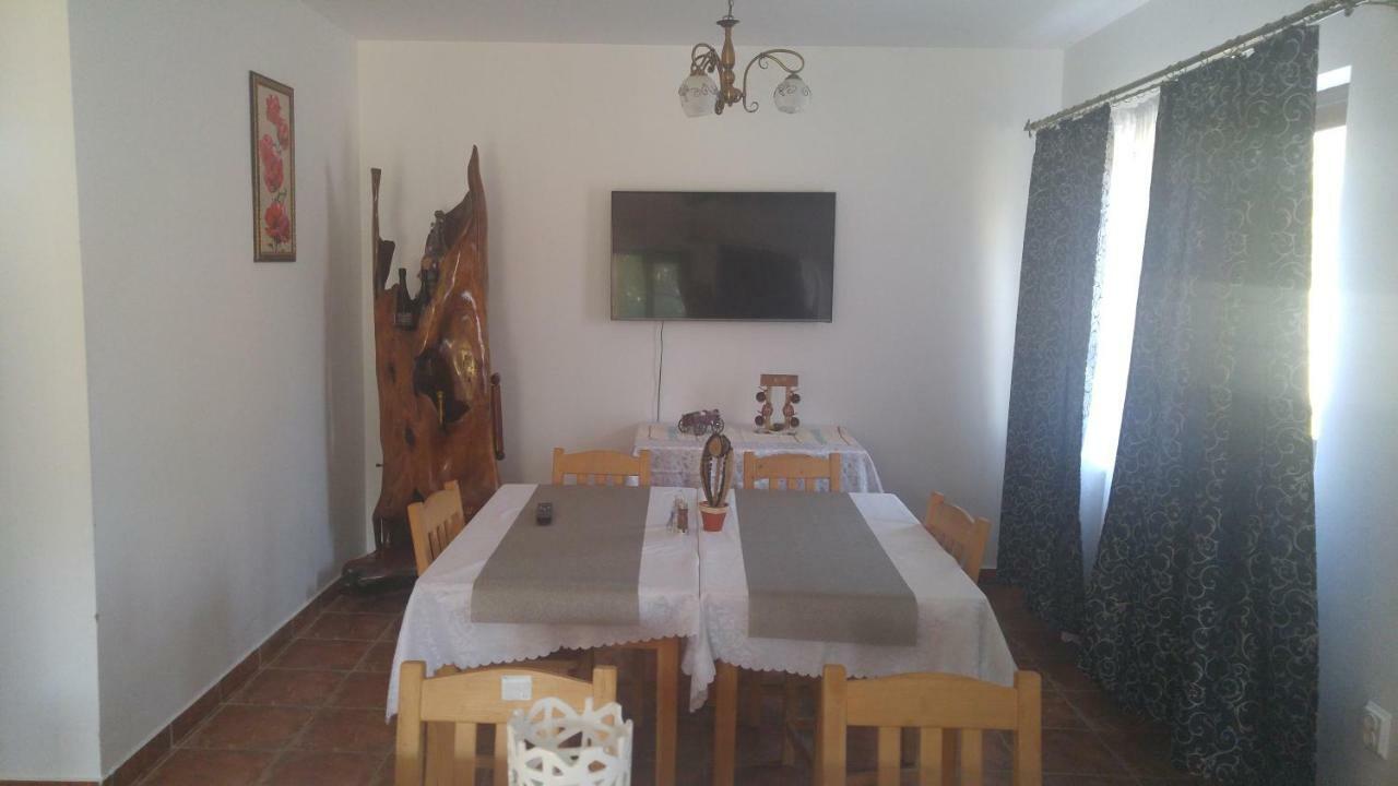 Pensiunea Casa Vanatorului Hotel Oteleni Bagian luar foto
